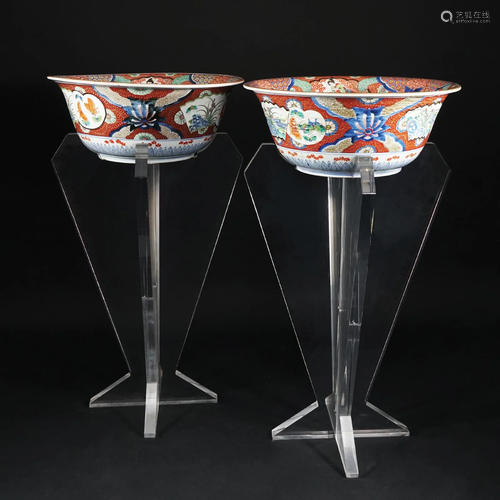 A pair of polychrome porcelain large bowls