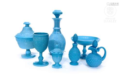 Lote de vidrio opalina azul moldeada, ca.1900