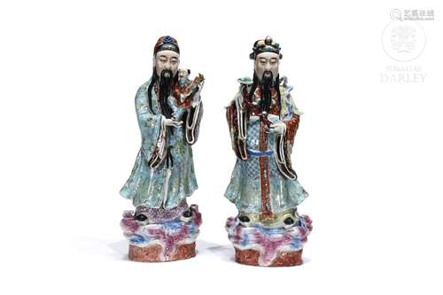 Pareja de sabios en porcelana esmaltada, China, s.XX