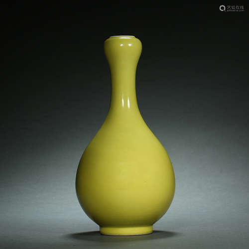 Qing Dynasty,Lemon Yellow Glaze Garlic Bottle