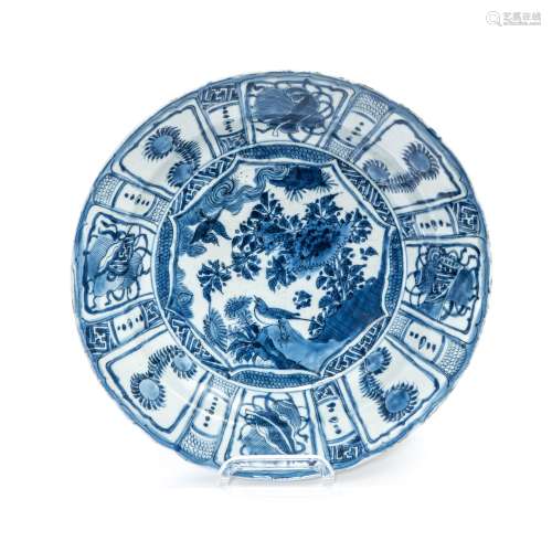 CHINE - EPOQUE WANLI (1573 - 1620) Plat creux En porcelaine ...