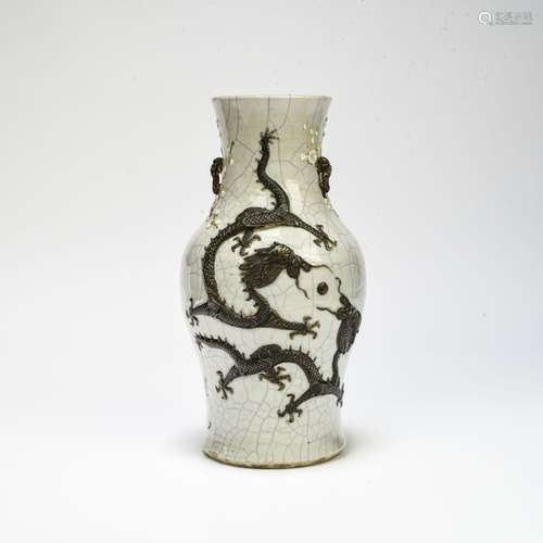 CHINE, NANKIN - FIN XIXE SIÈCLE Vase balustre En porcelaine ...