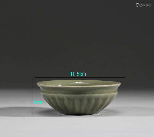 Celadon petal bowl in Song Dynasty