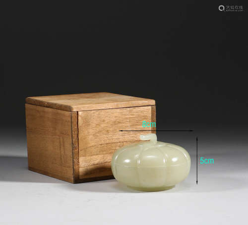Hetian jade melon cover box in the Qing Dynasty