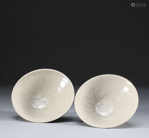 In Song Dynasty, Ding kiln carved flower pattern plate