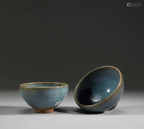 In the Song Dynasty, there was a pair of kiln bowls