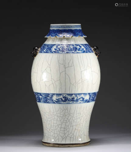 Qing Dynasty, Qinghua porcelain vase