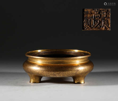 In the Qing Dynasty, the bronze gilded three legged censer
