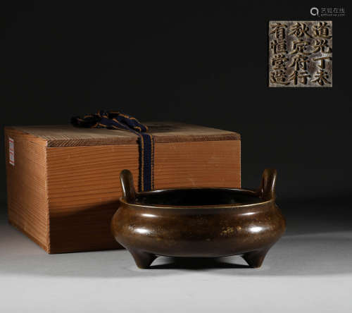 In the Qing Dynasty, the bronze two ear censer