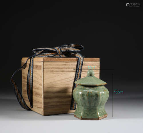 Song Dynasty, Longquan kiln, pot