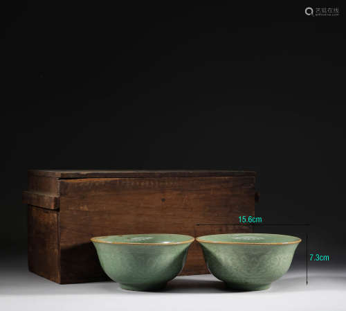 In the Song Dynasty, there was a pair of flower bowl in Long...