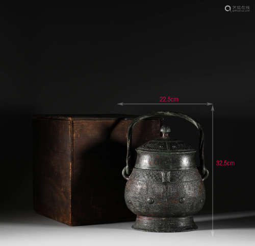 During the Shang and Zhou dynasties, bronze lifting beam pot...