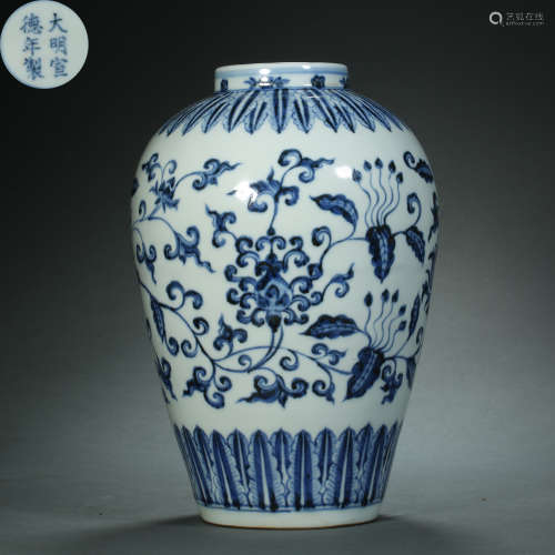Ming Dynasty,Blue and White Flower Pattern Bottle