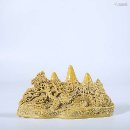 Qianlong yellow color pen holder in Qing Dynasty