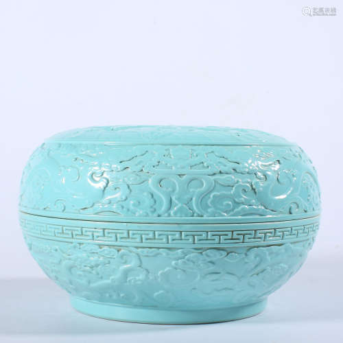Qing Dynasty Qianlong pine stone green glaze cover box