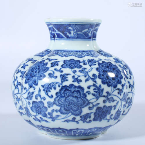 Qing Dynasty Yongzheng blue and white jar