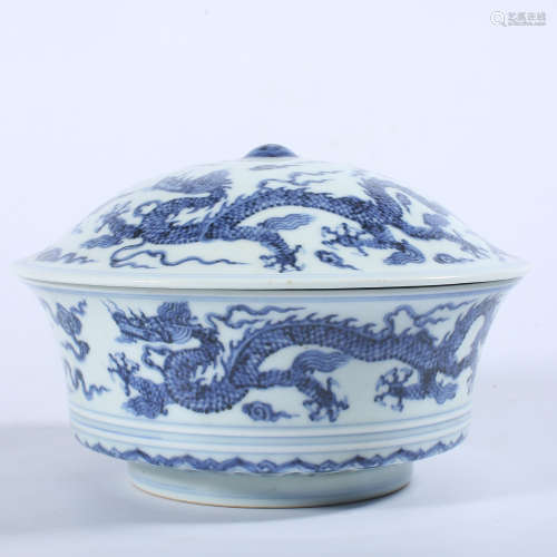 Xuande blue and white covered bowl in Ming Dynasty