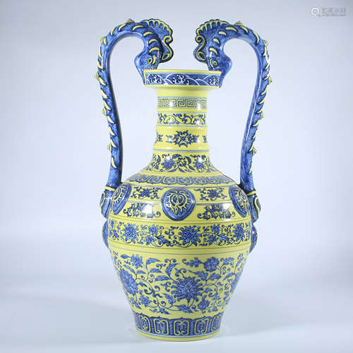 Qing Dynasty Yongzheng blue and white jar with yellow backgr...