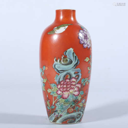 Qing Dynasty Qianlong pastel bottle