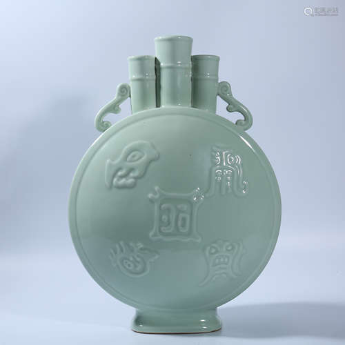 Qing Dynasty Yongzheng green glazed three tube bottle