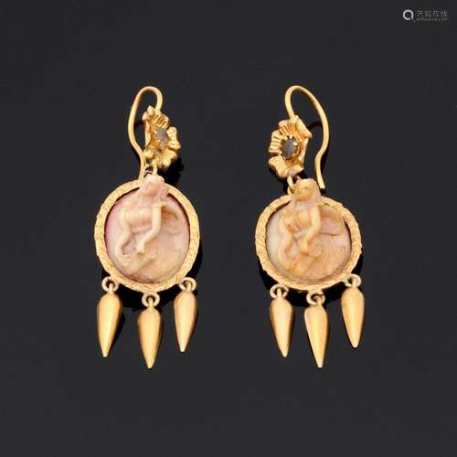 A PAIR OF EARRINGS