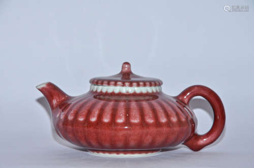清·雍正红釉菊瓣式茶壶