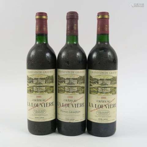 3 BOUTEILLES CHÂTEAU LA LOUVIÈRE GRAVES : 2 de 1985 BG - 1 d...