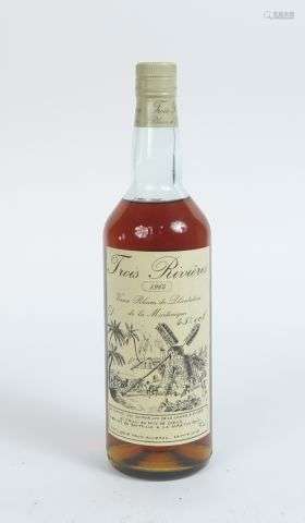 1 BOUTEILLE RHUM TROIS RIVIERES 44° - 1964 - COFFRET