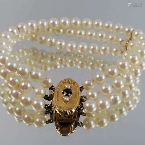 Bracelet à 3 rangs de perles, fermoir en or jaune agrémenté ...