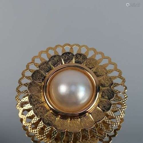 Broche pendentif en or jaune agrémentée d'une perle mabé. PB...