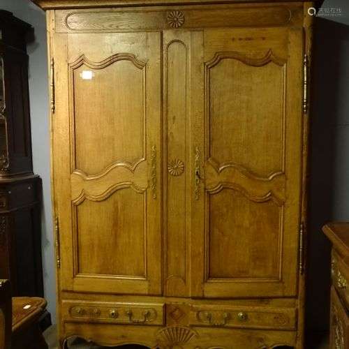 Meuble: armoire Louis XV en chêne fin 18eS début 19eS H:220x...