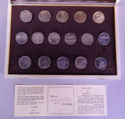Collection: pièces de monnaie: 16 pièces de 500 lires du Vat...