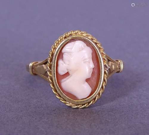 Bijou: Bague en or jaune 18K sertie d'un camée sur coquille ...