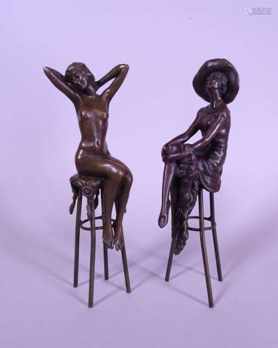 Sculpture: bronze paire de sculptures -Dame sur un tabouret-...