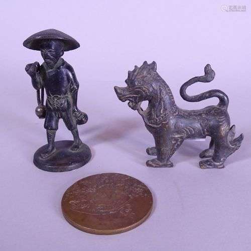 Asiatique: (3) Personnage marchant H:11cm, animal H:9cm, dis...