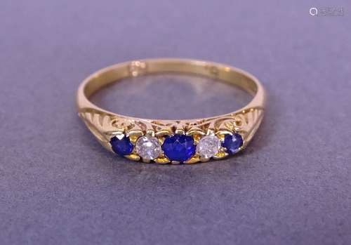 Bijou: Bague en or jaune 18K sertie de diamants et de saphir...