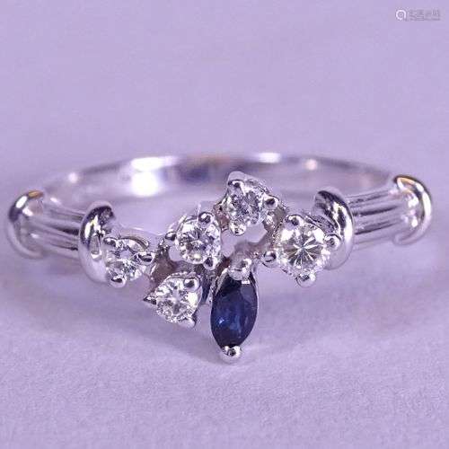 Bijou: bague en or blanc 18K sertie de 5 diamants et d'un sa...