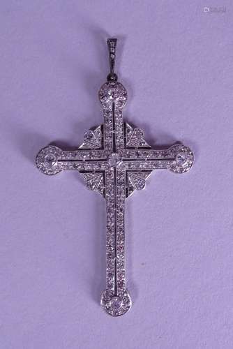 Bijou: Pendentif -Croix- en platine sertie de diamants taill...