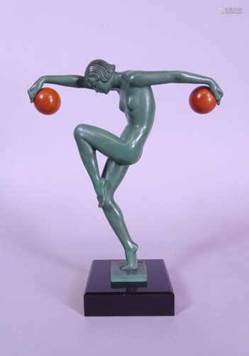 Sculpture métal patine verte -La Danseuse aux boules- par MA...