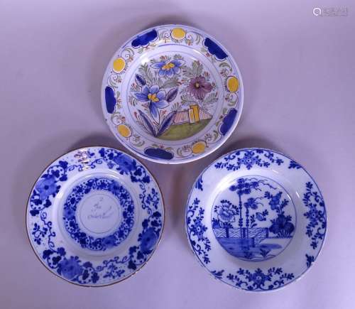 Céramique: 3 assiettes Delft 18eS: 2 décors chinois camaïeu ...