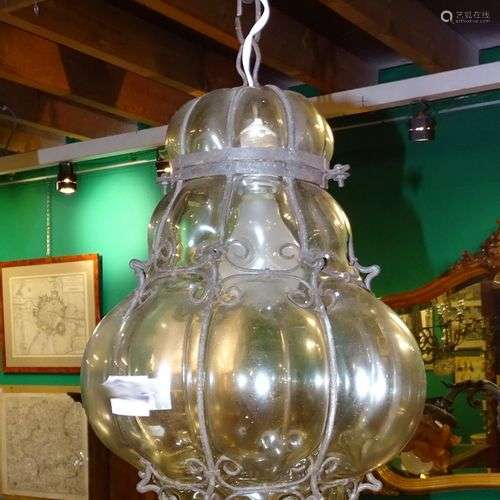 Luminaire: lanterne en verre soufflé et fer forgé H:60cm