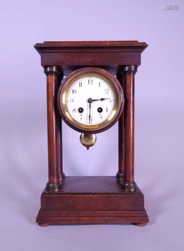Horlogerie: horloge pendule à colonnes mvt à sonnerie et bal...