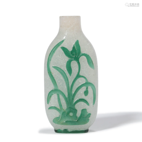 A Green Overlay White Orchid Snuff Bottle