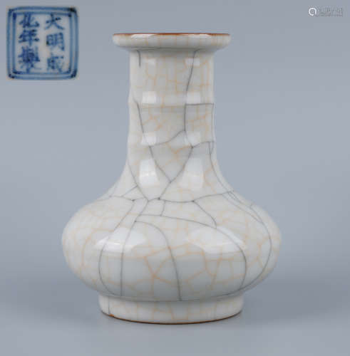Chenghua Guan Ware Vase