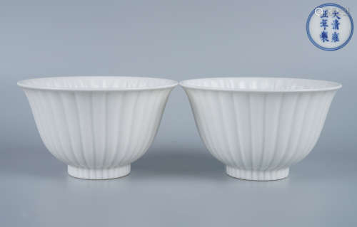 A Pair of Sweet White Glazed Lobe Bowl