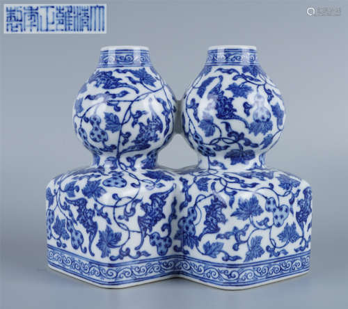 Conjoined Blue and White Double-Gourd Vase
