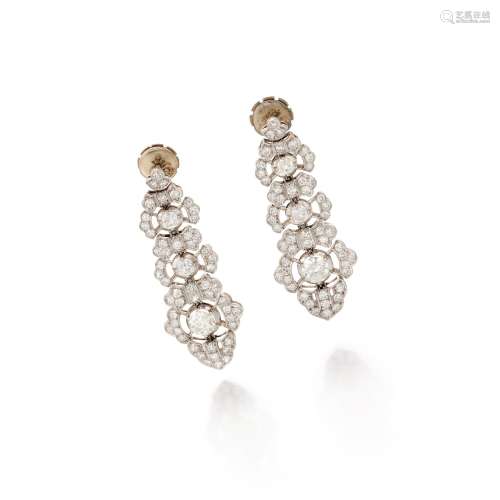 Pair of diamond pendent earrings  (Paio di orecchini pendent...