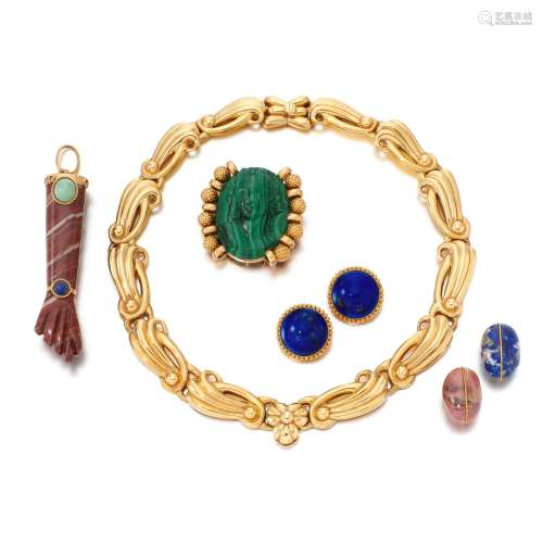 Collection of hardstone jewels and a necklace  (Collezione d...