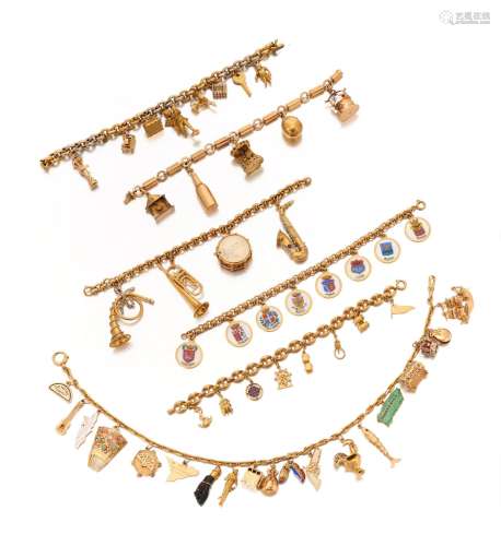 Collection of charm bracelets and a necklace (Collezione di ...