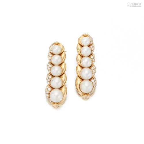 Pair of cultured pearls and diamonds earrings (Paio di orecc...